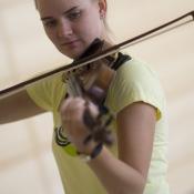 UMN student playing the violin